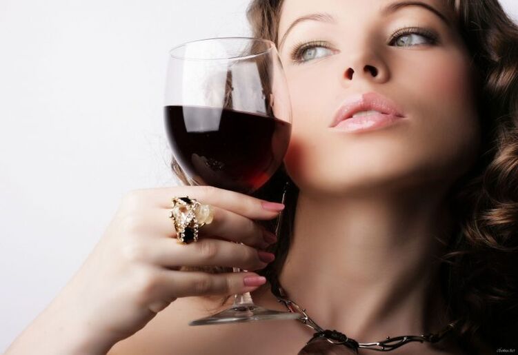 A rich woman is also prone to alcohol